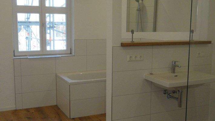 Badezimmer mit Fenster