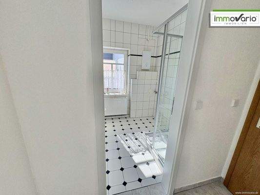 Blick zum Badezimmer