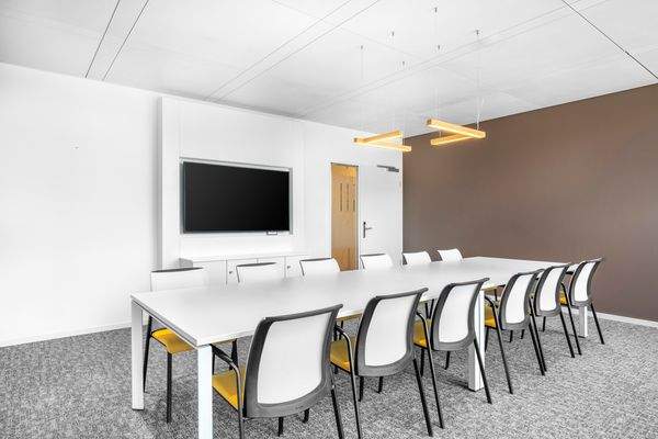 Regus_DoppelX_4977_Hamburg_Germany_Largemeetingroo