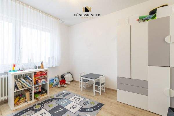 Helles Kinder- oder Arbeitszimmer