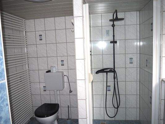 Dusche u. WC im EG
