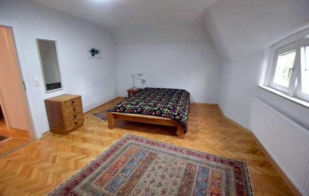 Geräumiges Schlafzimmer