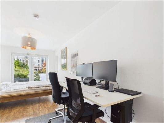 Großzügiges Elternschlafzimmer