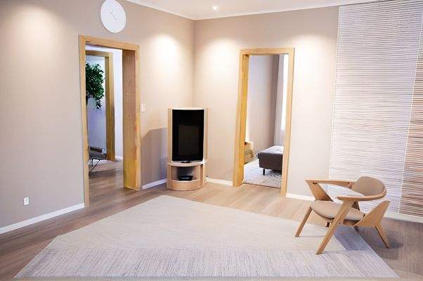 Wohnzimmer mit Holzofen Ki-Bsp.