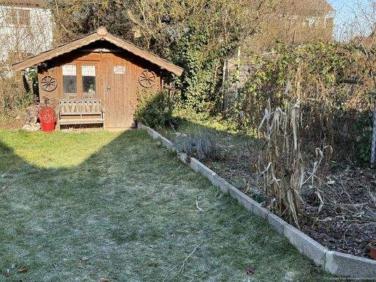 Gemüsebeet mit Gartenhaus