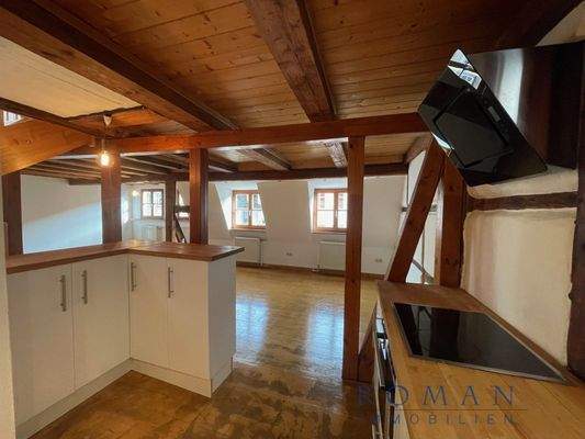 2. OG: Aussicht von der Küche zum Essbereich