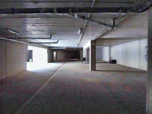 Tiefgarage unter beiden Häusern