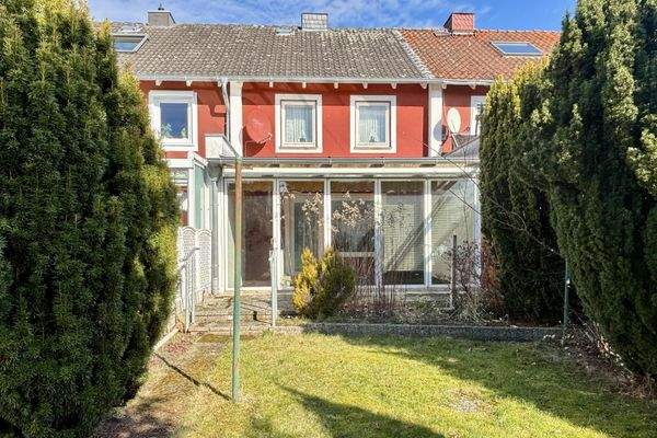 Rückseite mit Wintergarten