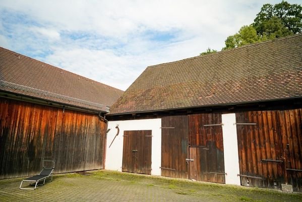 Scheune und Fahrzeughalle