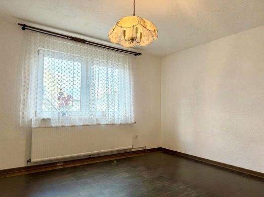 Wohn- oder Kinderzimmer im EG