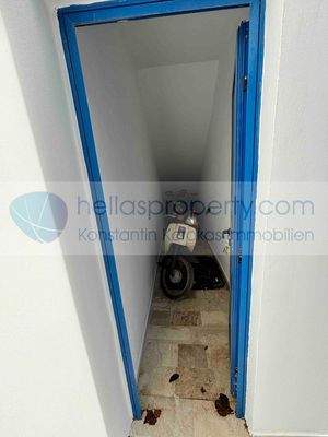 50. REAR ENTRANCE - BACK VIEW