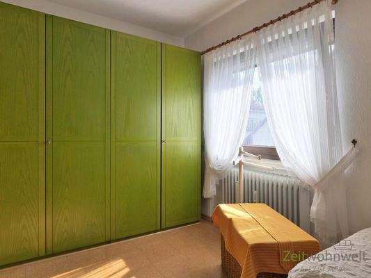 grüner Kleiderschrank