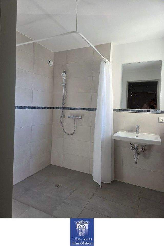 Erstbezug! Traumwohnung im Neubau, Fußbodenheizung, großer Balkon, EBK, Lift! - Photo 4