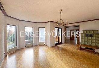 Wohnzimmer mit Zugang zur Terrasse