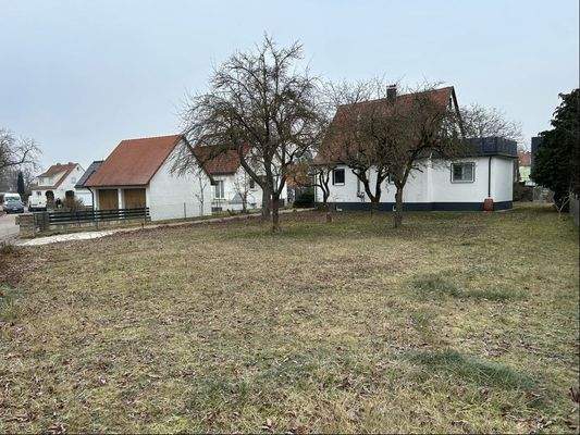 Großer Garten vor dem Haus