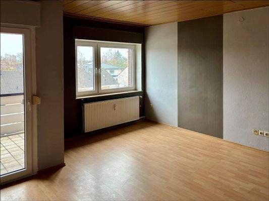 Wohnzimmer - Blick in Richtung Balkon