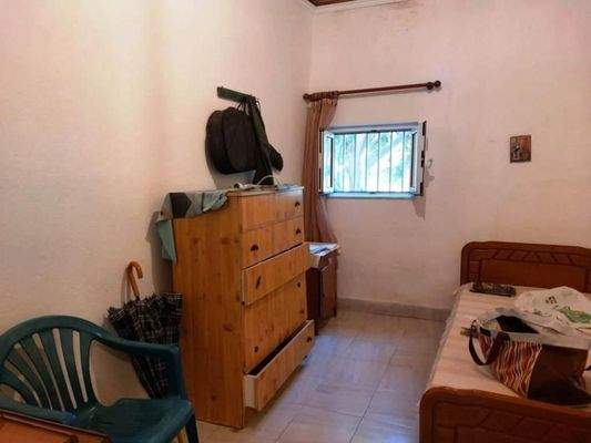 Ostkreta, Pappagiannades: Bewohnbares Haus mit Olivenbäumen und Bergblick zu verkaufen