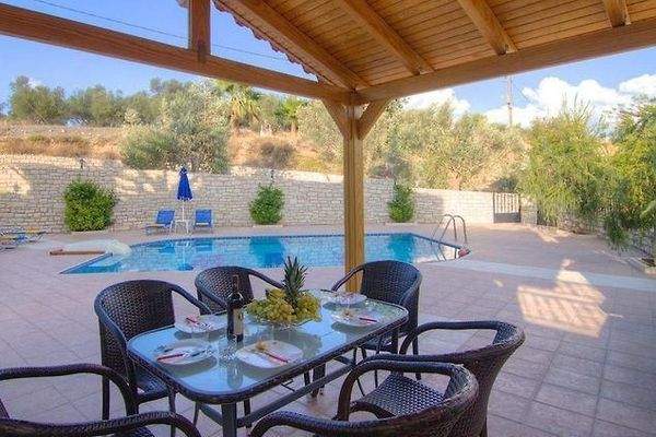 Kreta, Perama: Große Villa mit 2 kleinen Wohnungen zum Verkauf