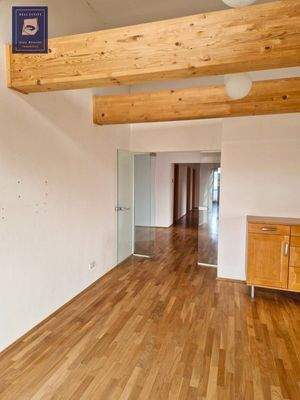 2.OG_Holzbalken und Parkett