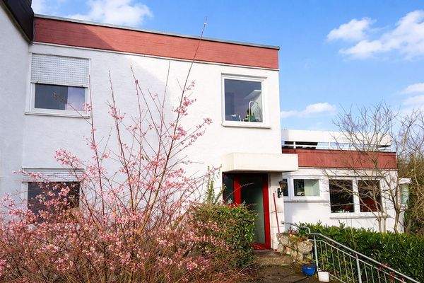 Schön gelegenes Terrassenhaus