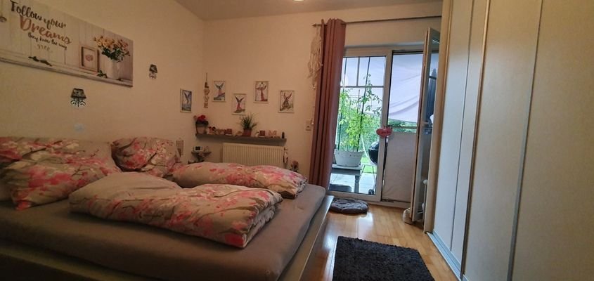 Schlafzimmer UG