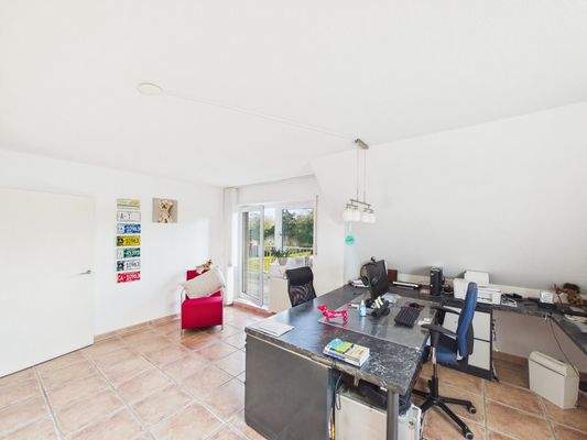 CAM03784G0-PR0100-STILL054