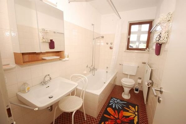 Badezimmer im Fenster