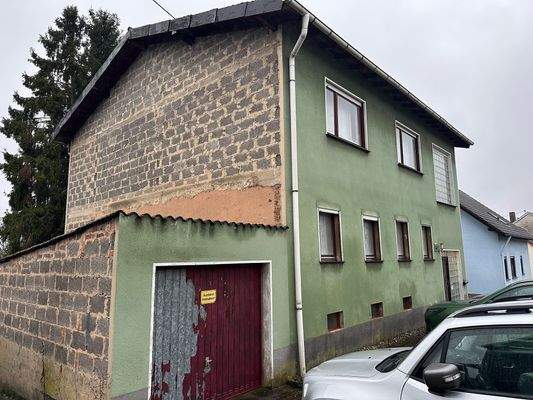 Garage mit Giebelansicht