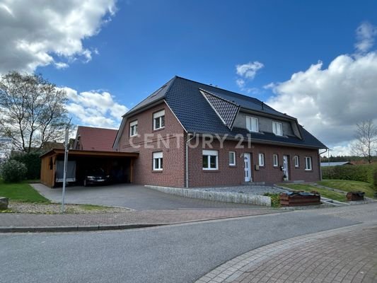 Eingangsbereich mit Doppelcarport