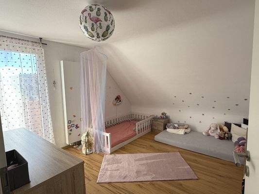 1 von 3 Schlafzimmern - mit Balkon im DG