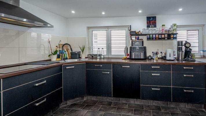 Küche mit Einbauküche