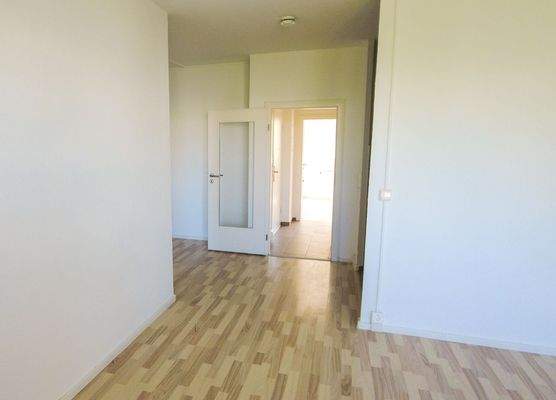 Wohnzimmer mit Blick zur Diele