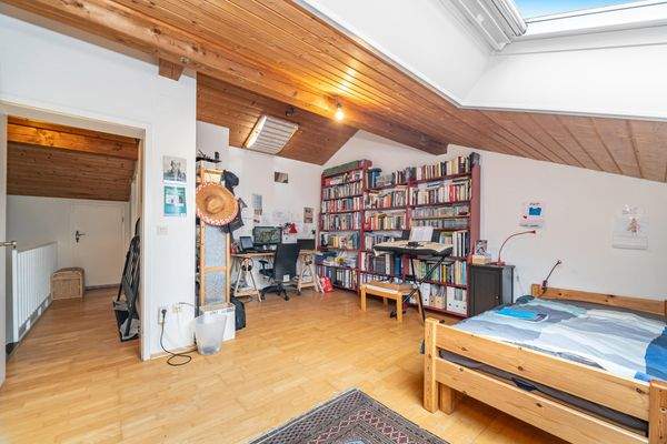 Schlaf-/Arbeitszimmer DG