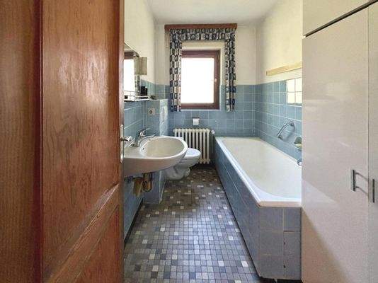 Rechte DHH - EG - Badezimmer 2