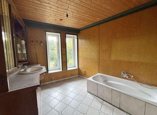 großes Bad - Wannenbereich