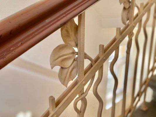 Verzierungen am Geländer