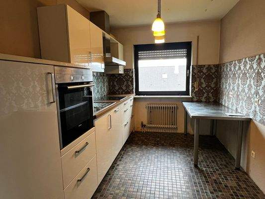 Küche mit Einbauküche