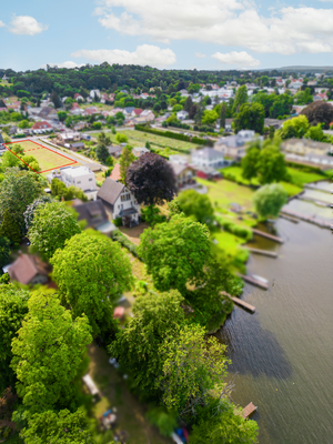 Drohnenansicht vom Wasser aus