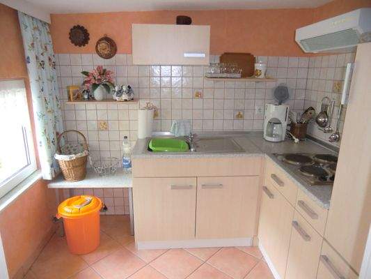 Küche mit Einrichtung.JPG