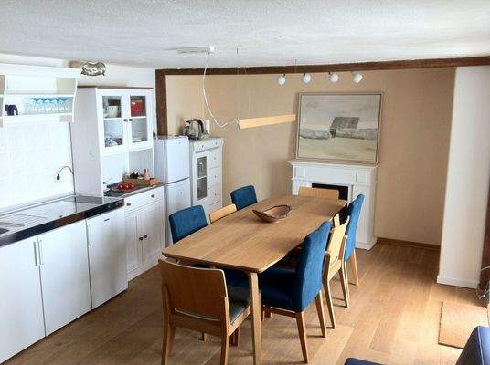 Küche mit Elektrokamin