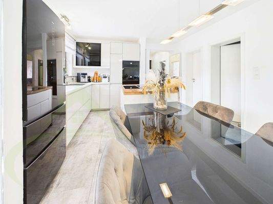 Küche mit Essbereich