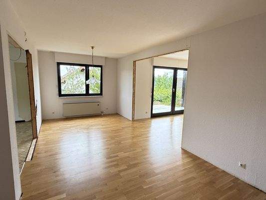 Wohn- und Essbereich mit Küche und Terrasse