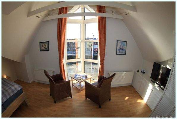 Großes Fenster zum Hafen