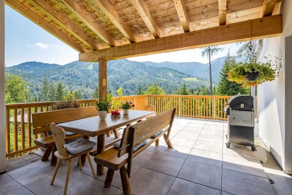 überdachte Terrasse EG