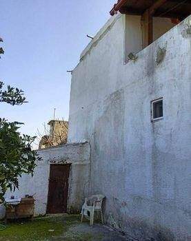 Kreta, Chani Alexandrou: Gebäude mit Wohnung und Lager zum Verkauf