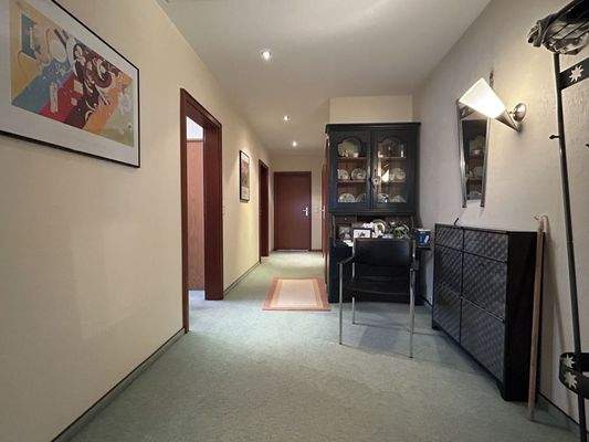 Flur über der ehem. Gewerbeeinheit