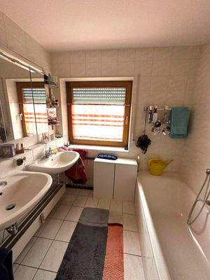 Blick ins Bad OG links