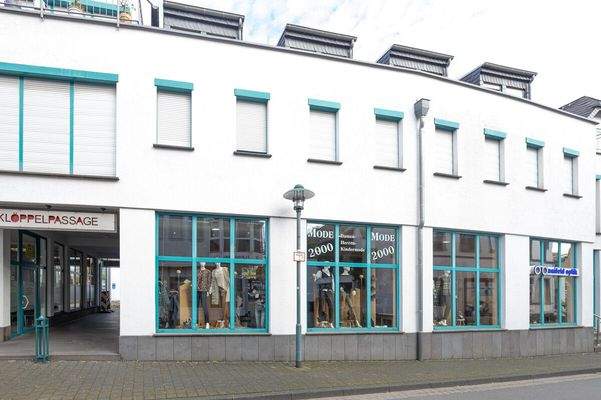 Straßenansicht Schaufenster 