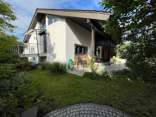 5 Terrasse und Garten oben.jpg