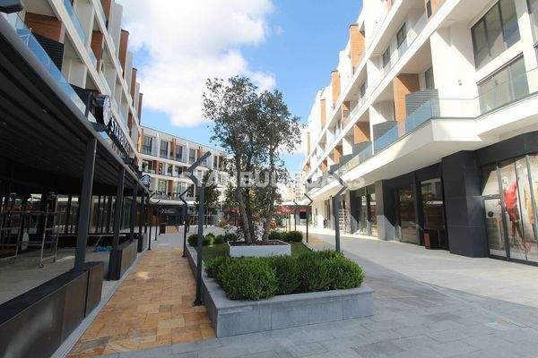 Sea View Properties in a Complex in Beylikduzu